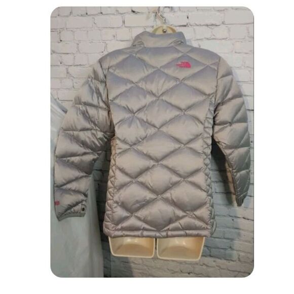 North Face Girls Size XL 18 Silver/Fuschia Lightweight Down Fill Puffer Jacket. - Picture 12 of 12